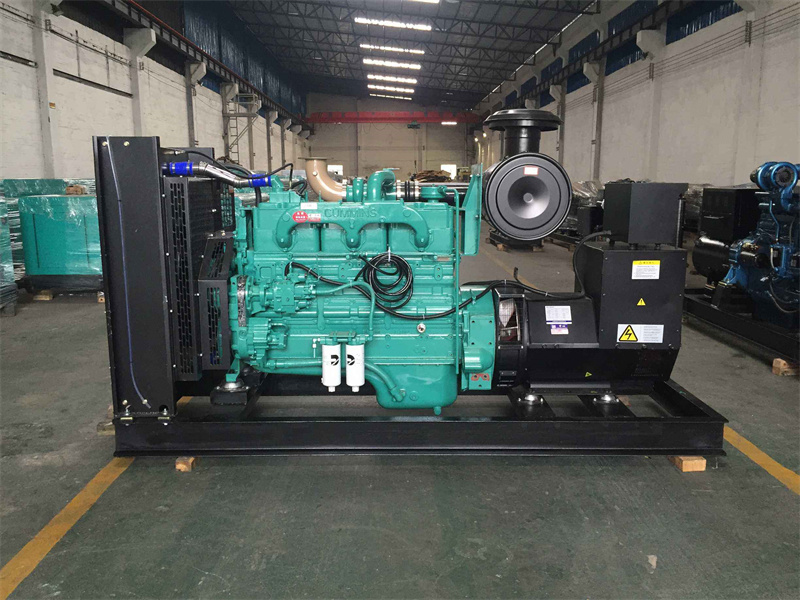 白玉如何判断一个电压表是否具有自动量程切换功能？